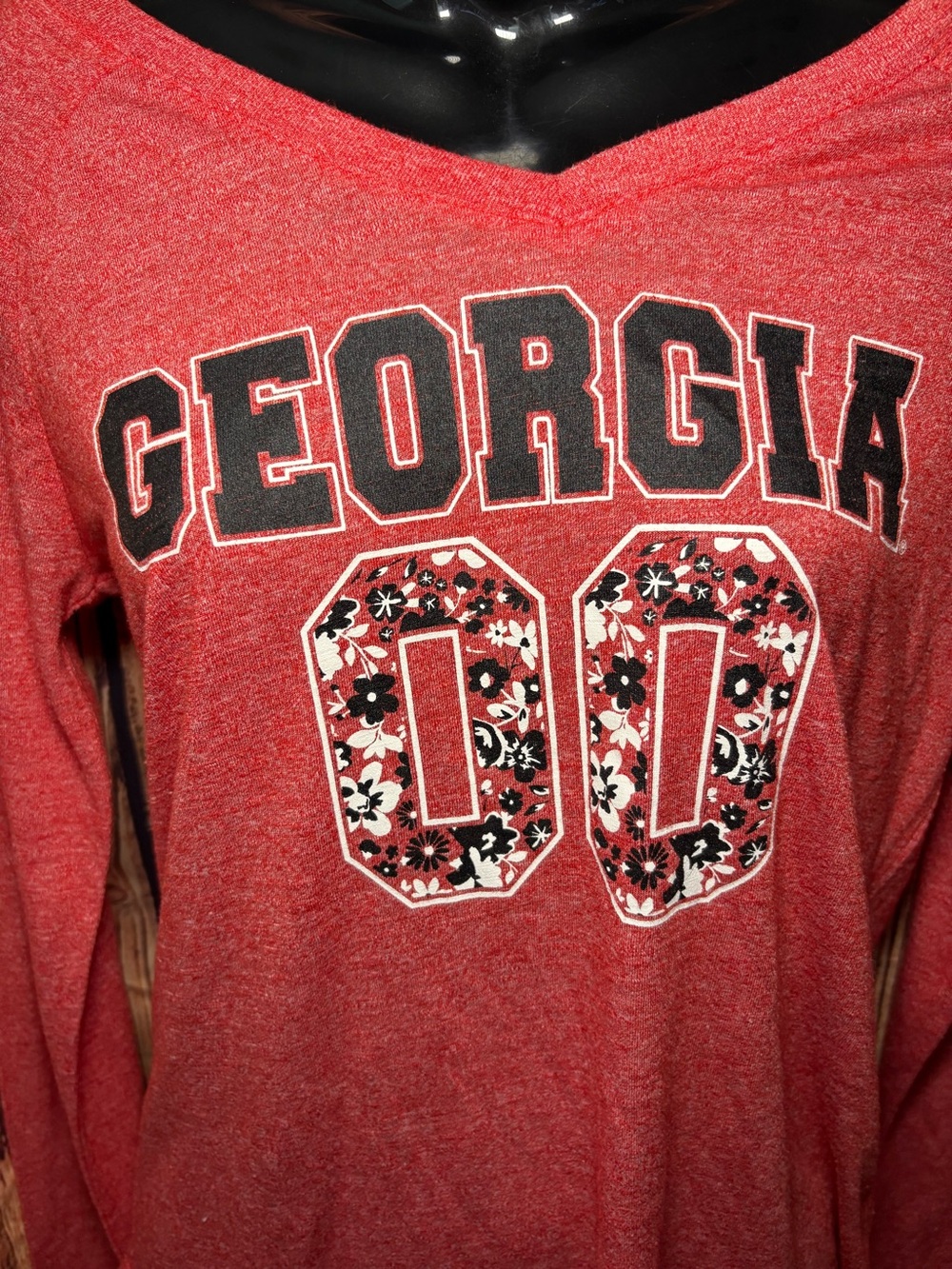 Georgia Women's Red Long-Sleeve V-Neck Tee Georgia UGA Bulldogs GO DAWGS - Picture 2 of 4
